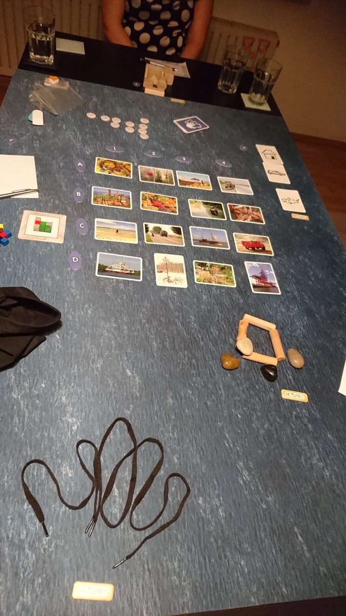 MissBayBee_de's tweet photo. Danach noch Absacker mit der Freitagsrunde: Erstmal mein momentanes Party-Lieblingsspiel: #Pictures 🤗 Ist wie gewohnt gut angekommen bei allen. #NineTilesPanic hatte auch hier nicht nur Liebhaber und bei #ComboColor wurde wieder lustig gemalt.
War insgesamt ein toller Abend 😍 https://t.co/J1vJeRE8iT
