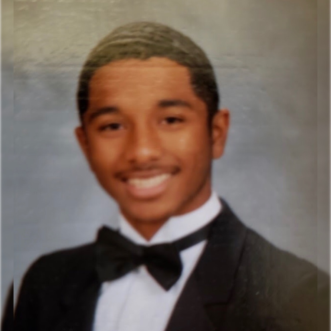 LACityParks's tweet photo. Give it up for Armani Genuwine Kensey👨‍🎓! Armani is our #ClassParksTeenProgram Vice President from Slauson Recreation Center! He has recently graduated from Huntington Park High School!🎊🥳 We can’t wait to see what the future holds for you! 😎🎓#ParkProudLA https://t.co/rdMNvd3kXW