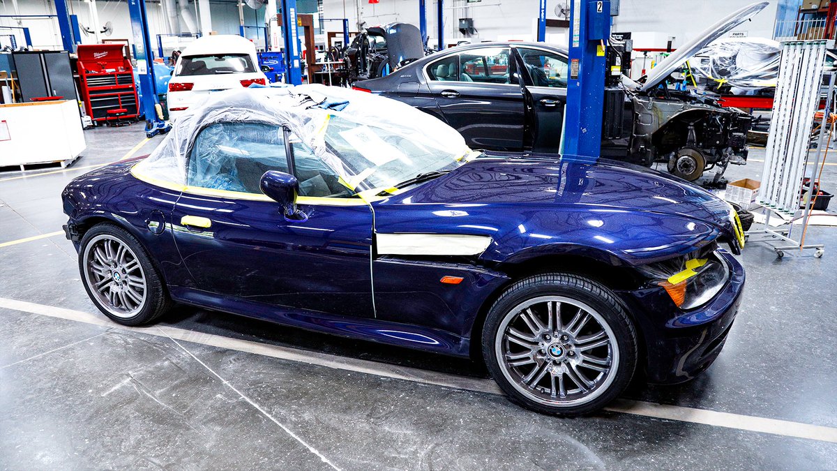 _SterlingCC's tweet photo. Sterling is proud to repair this celebrity inspired 1996 BMW 3 Series Z3 - 007 while it stays undercover🕵🏻 This Goldeneye edition is identical to the Z3 driven by James Bond (Pierce Brosnan) in Goldeneye. We cherish your vehicles the way you do
*Cue the 007 Music* https://t.co/BLNtcgGvOa