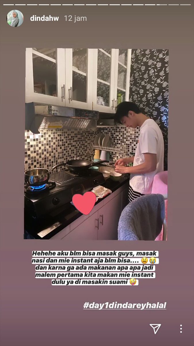 rafikarchmwt's tweet photo. Kalo dindahauw yg gabisa masak di terima apa adanya sm rey, langsung nikah.
Coba kalau aku yg gabisa masak, auto di ijolke bumbu nk pasar mbek bojoku mben😭
#dindahauw #reymbayang https://t.co/Sp3GfbH1MK