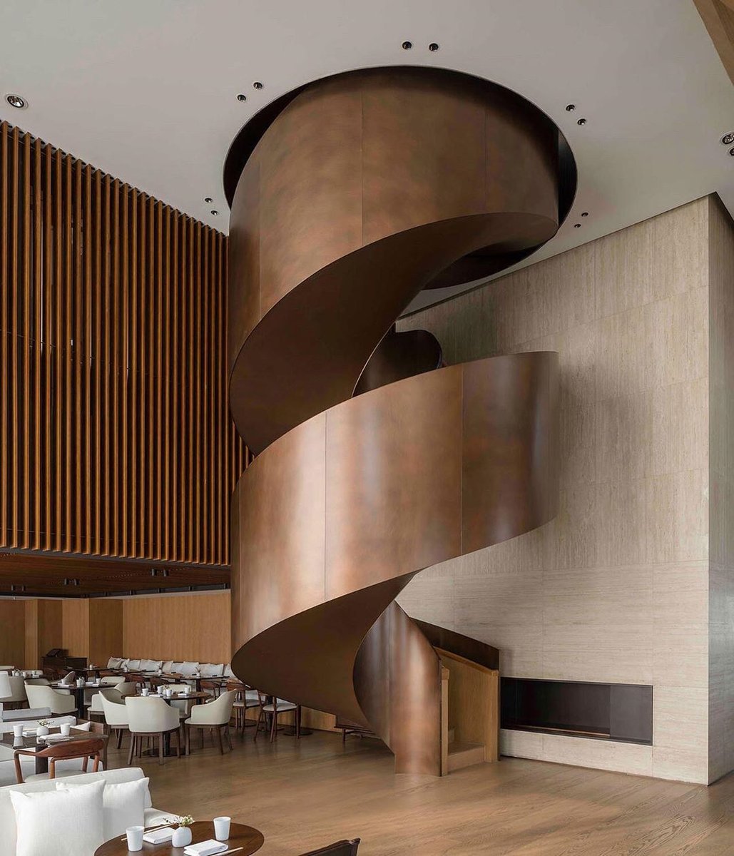 MesmerizeD_it's tweet photo. Chain Hotel, is Edition Shanghai by Neri&Hu Design and Research Office.
📷: Pedro Pegenaute
Text: @neriandhu
Visit: https://t.co/qO1nRlEhQU
#stair #design #cotemporary #architecture #wood #modern #style #home #house #interior #staircase https://t.co/qXSGNa8csG
