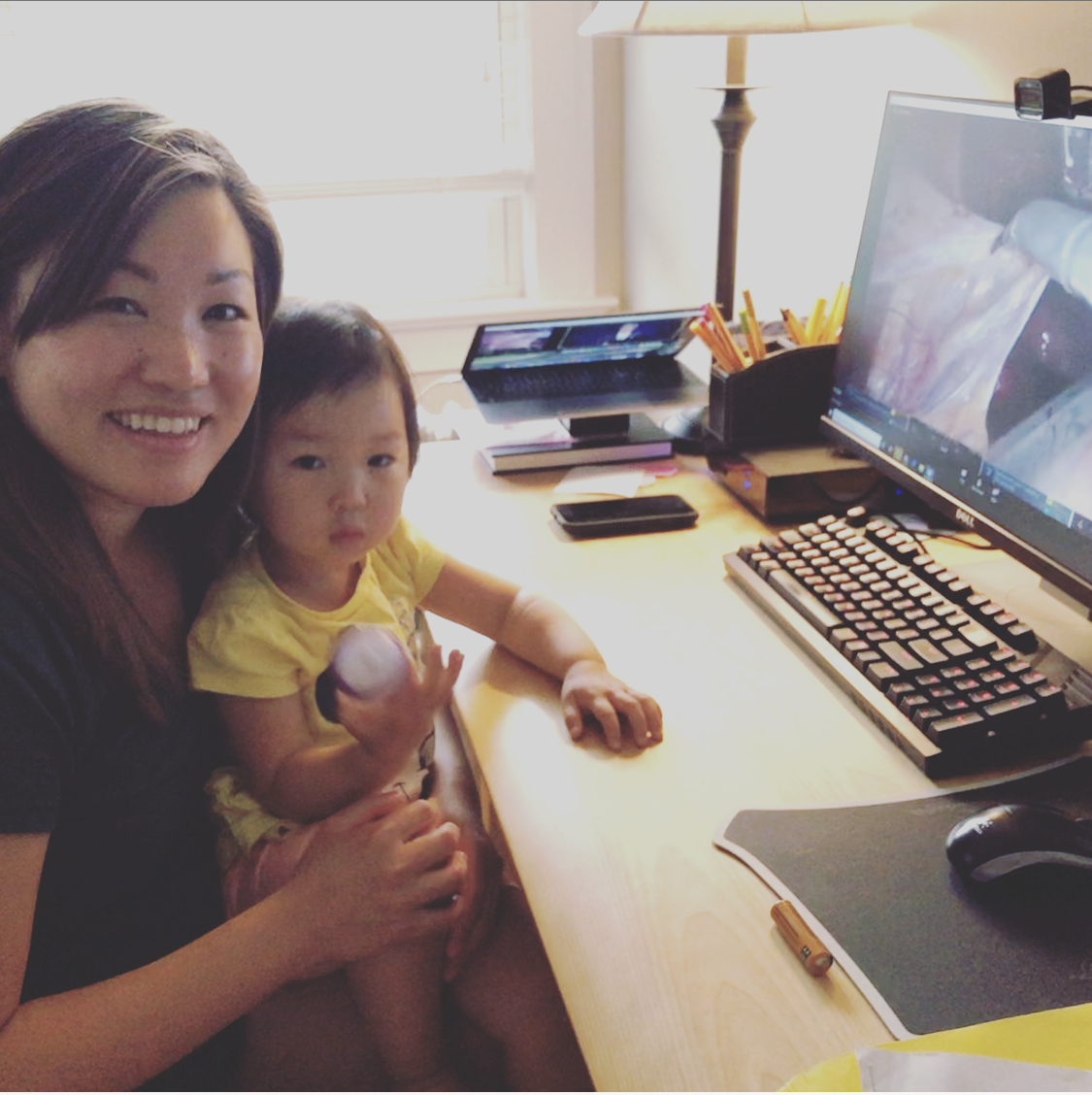 AngelaYuanMD's tweet photo. Virtual Conferences: When you're presenting vs. When you're in the audience #SGS2020 @GynSurgery 🤣 https://t.co/KP467xxQG7