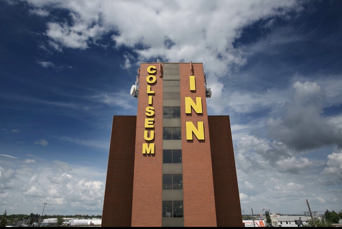 leesymons24's tweet photo. Edmonton should make that loser Flames team stay at to old coliseum Inn across from northlands for the play in round https://t.co/DSpRayYu7q
