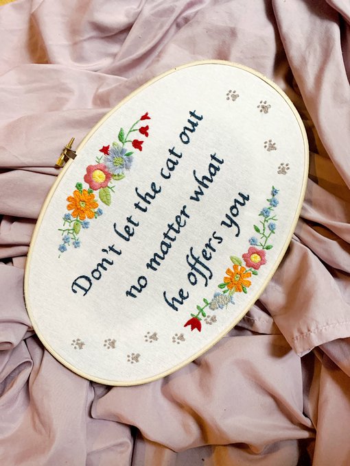A cute embroidery for cute friend @neomeruru ! Don't let the cat out, no matter what he offers you! 