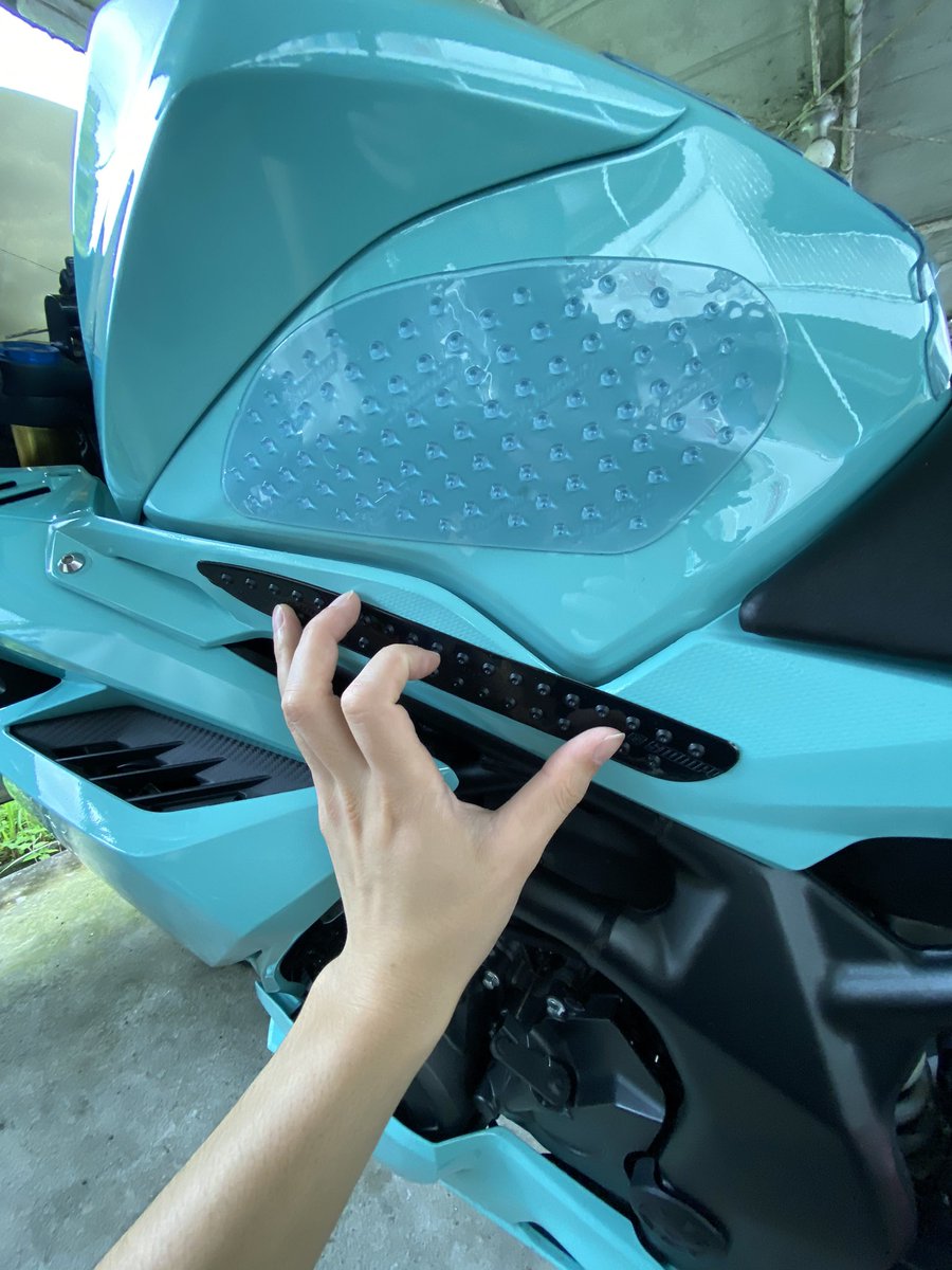 鴉くん ニダボのタンクパッドに悩んでる人のためにツイート残しときます Ninja H2 H2r用のストンプグリップが割とピッタリです シートの前の方に座っても 後ろの方に座ってもパッド当たるので 黒は貼らずに透明なヤツだけでも充分かと Cbr250rr 鴉くん ニダボのタンクパッドに悩んでる人のためにツイート残しときます Ninja H2 H2r用のストンプグリップが割とピッタリです シートの前の方に座っても 後ろの方に座ってもパッド当たるので 黒は貼らずに透明なヤツだけでも充分かと Cbr250rr