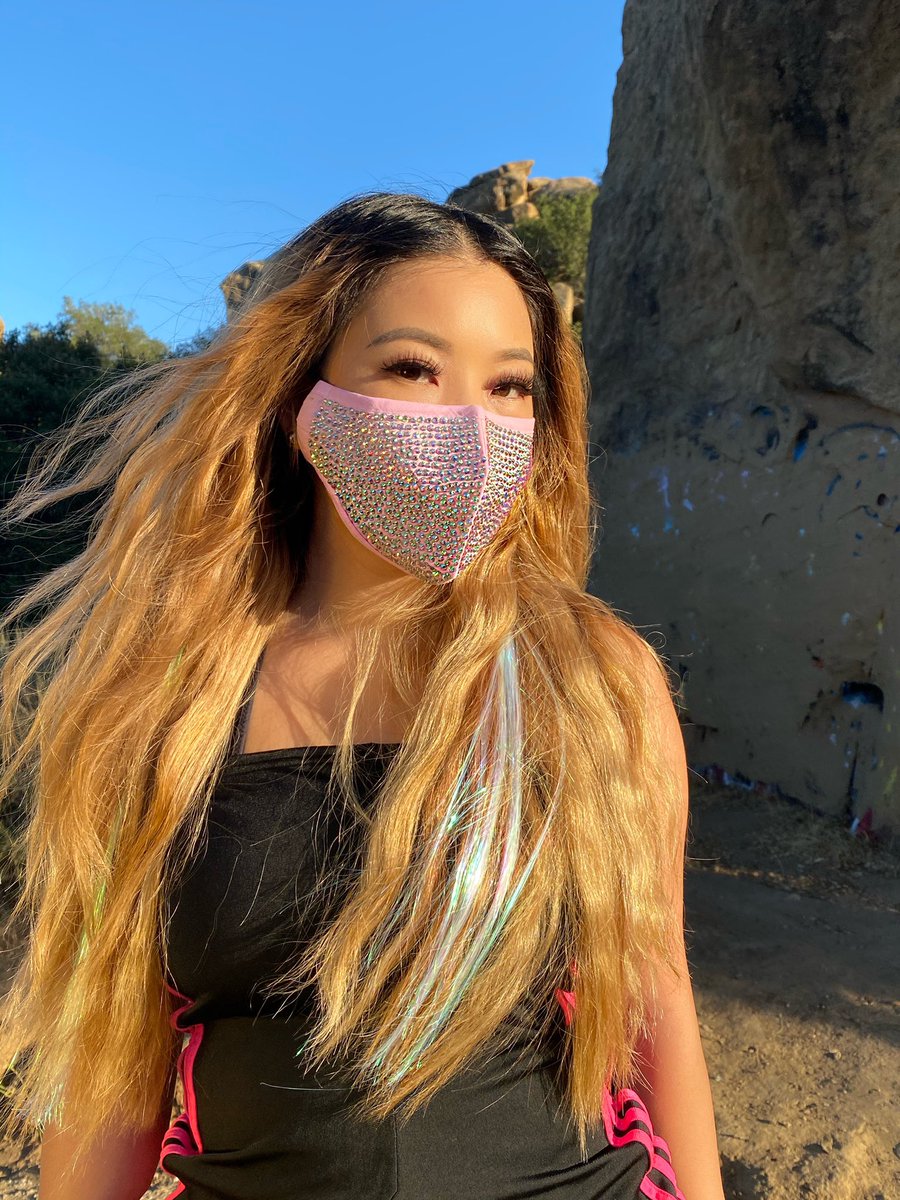 Lunautics_'s tweet image. @petitetype said “Watching the sunset feels almost like being at a festival” at our shoot yesterday.
It really hit us in the feels 💕