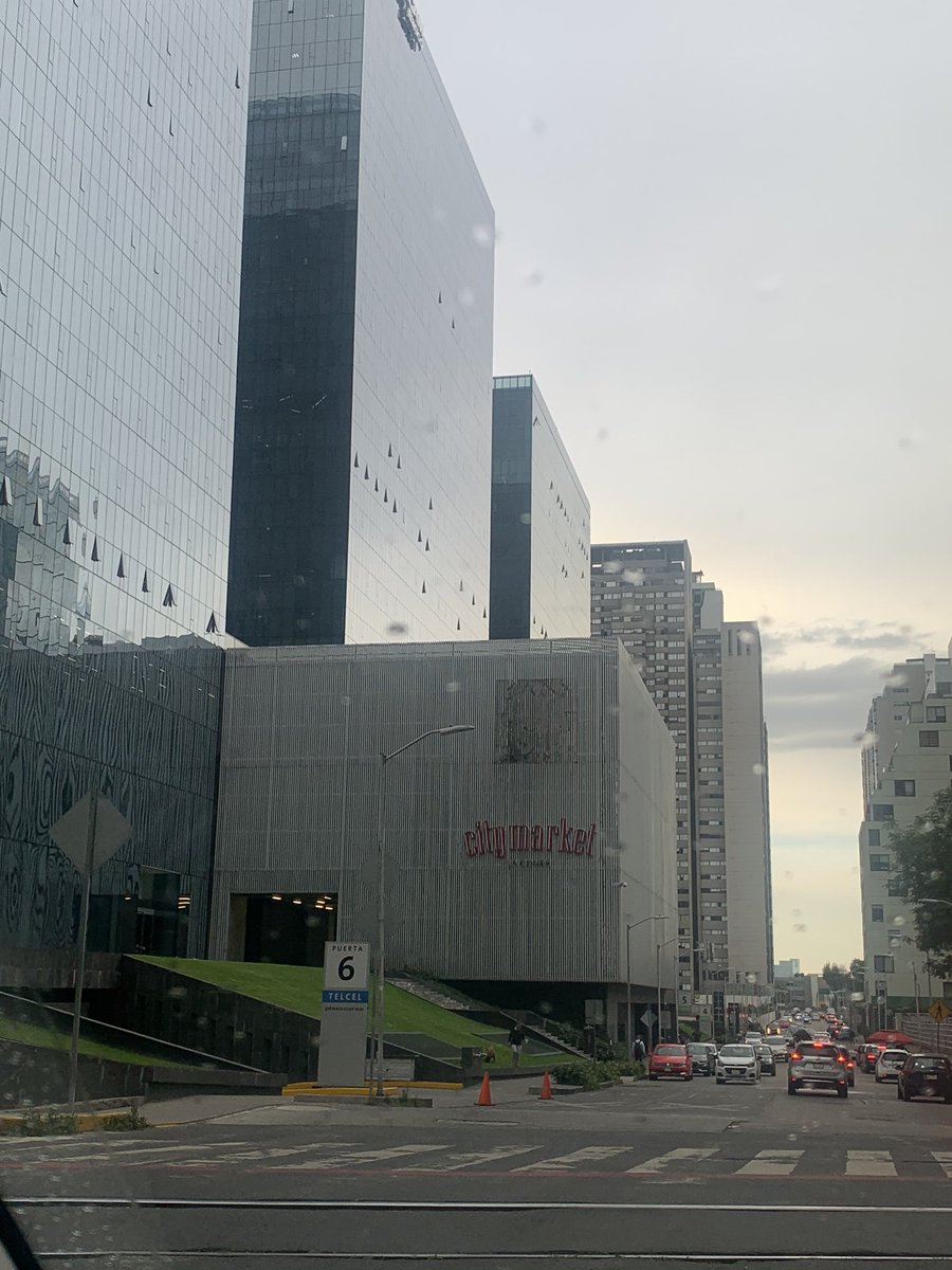 blogmoda_'s tweet photo. Creo que los rumores son ciertos, @saksmexico ya no estará en @CarsoPlaza 😱😱 @EdySmol qué pasó? https://t.co/kZoiXTZRUy