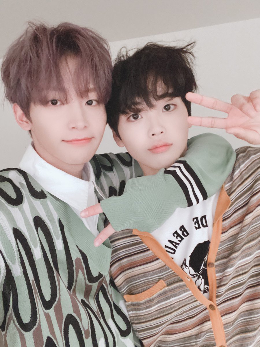 CRAVITY_twt's tweet photo. 러비티~☺️ 너무 보그 싶어요😭😍
#정모 #형준 #러비티 #보그 https://t.co/GG1JHMT9rn