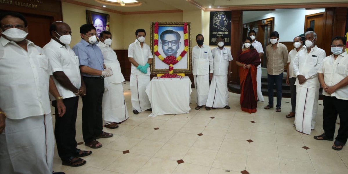 mkstalin's tweet photo. இழந்த உரிமைகளை போராட்டங்களினால் மீட்டெடுத்த திராவிட இயக்கத்தில் தனி முத்திரை பதித்தவர் 'நடமாடும் பல்கலைக்கழகம்' நாவலர்!

இயக்க வரலாற்றில் தகுதிமிக்கதோர் இடம் கொண்ட நாவலரின் நூற்றாண்டு விழாவினை வாழையடி வாழையென வந்த திருக்கூட்டம் என்ற உறவிலும் உரிமையிலும் கொண்டாடி மகிழ்கிறது திமுக! https://t.co/g6GToFvJbS