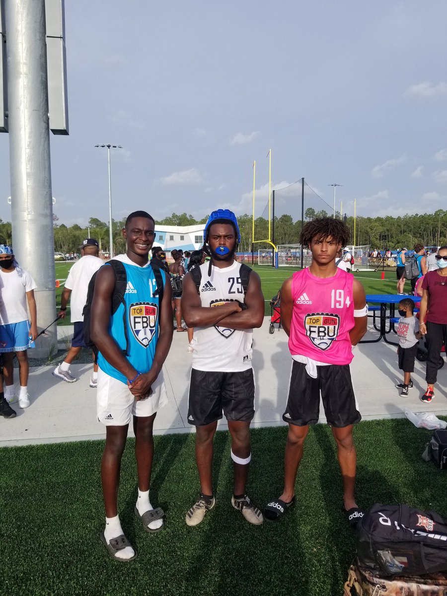 DemarioTolan's tweet photo. 🗣🚨🏁🏈🔥🐯 #Tigerstyle @TigerTribe_FB @TKHS_Athletics on the scene💪🏾 @DemarioTolan #251 #field2 @Tyler_wesley18 @giles_sir #FBUTopGun @FBUcamp  @FBUAllAmerican @CoachDeas_ @coachTomJustice @coachleggins @CoachJRay72 @247recruiting @RivalsCamp @Rivals @ncsa https://t.co/yE4MWpAms6