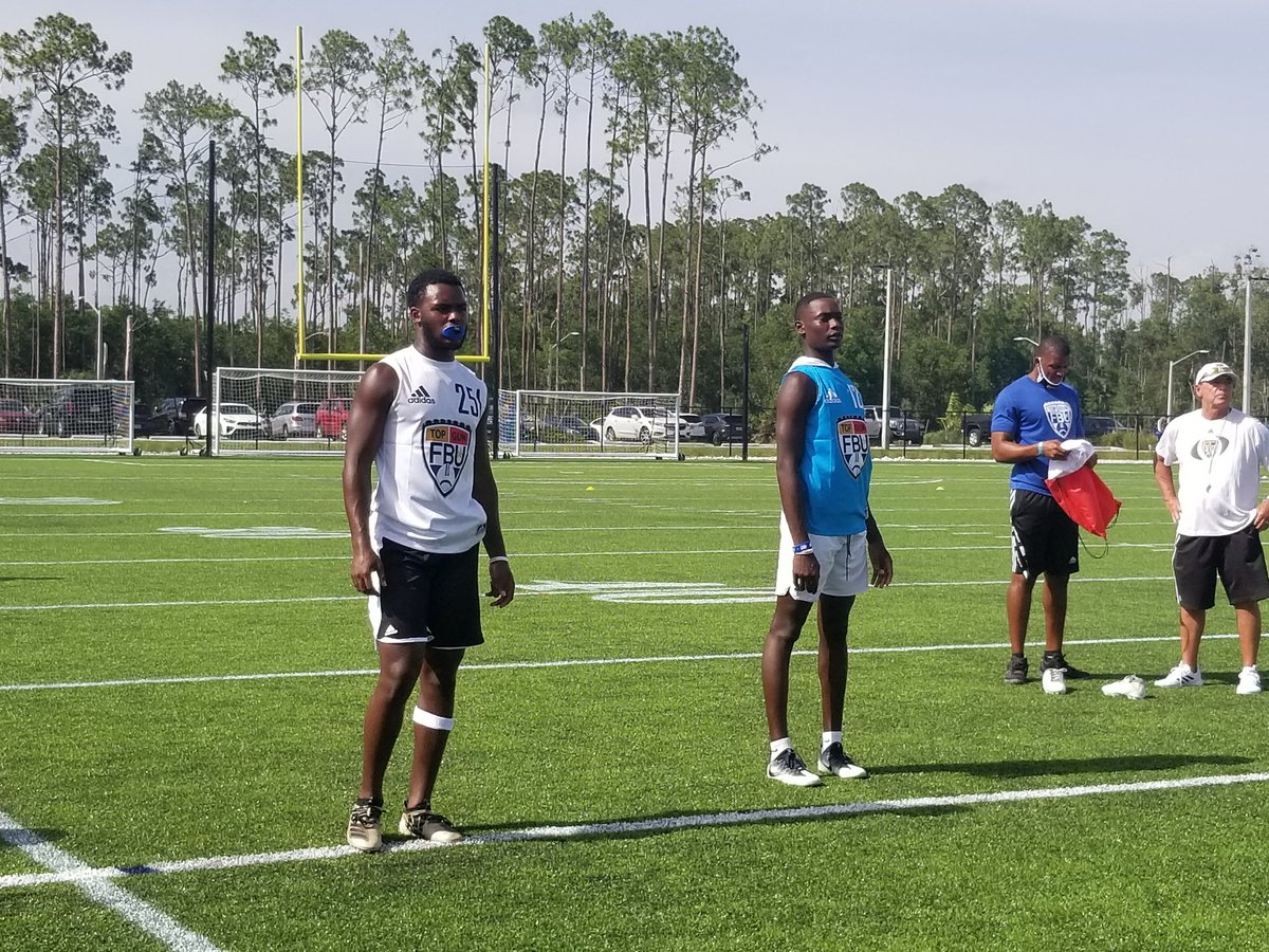 DemarioTolan's tweet photo. 🗣🚨🏁🏈🔥🐯 #Tigerstyle @TigerTribe_FB @TKHS_Athletics on the scene💪🏾 @DemarioTolan #251 #field2 @Tyler_wesley18 @giles_sir #FBUTopGun @FBUcamp  @FBUAllAmerican @CoachDeas_ @coachTomJustice @coachleggins @CoachJRay72 @247recruiting @RivalsCamp @Rivals @ncsa https://t.co/yE4MWpAms6