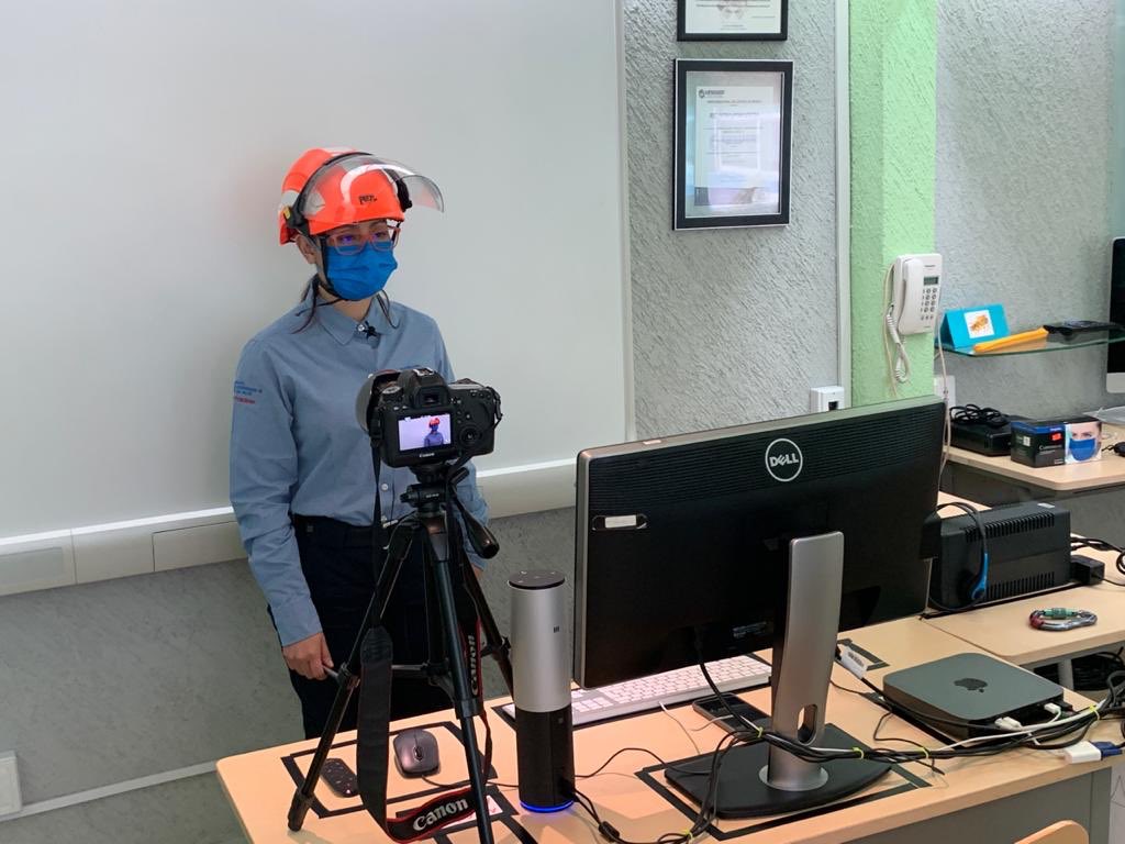 IAARMX's tweet photo. Ahora más que nunca es importante el distanciamiento físico, desde nuestra sala virtual impartimos capacitación y grabamos contenido para nuestras plataformas, You Tube, LMS y redes sociales.
#distanciamientofisico
#iaarmx https://t.co/E1VWgiibNY