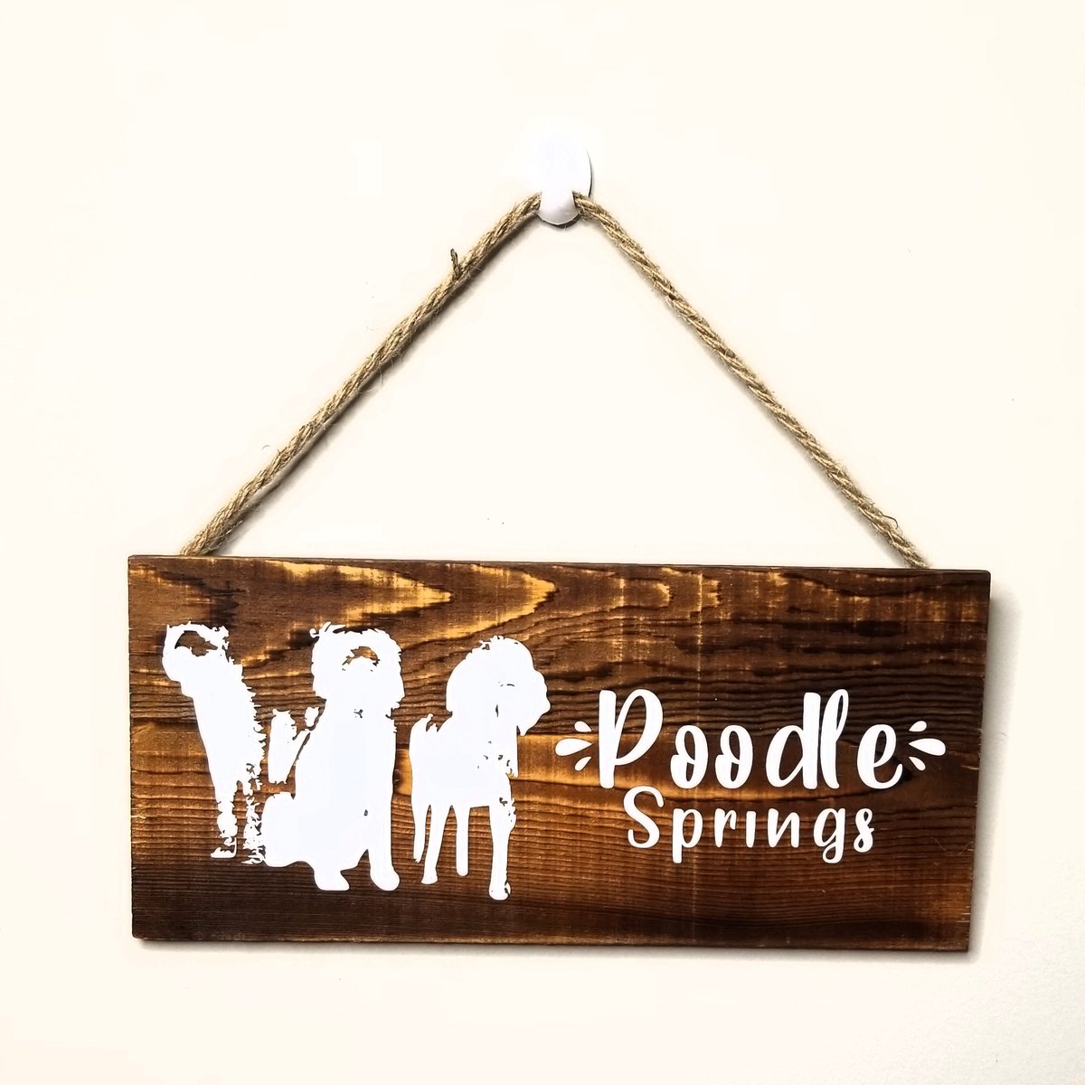 A special sign for a dear friend who lost his beloved poodles this year. #crafting #personalizedsigns #poodles