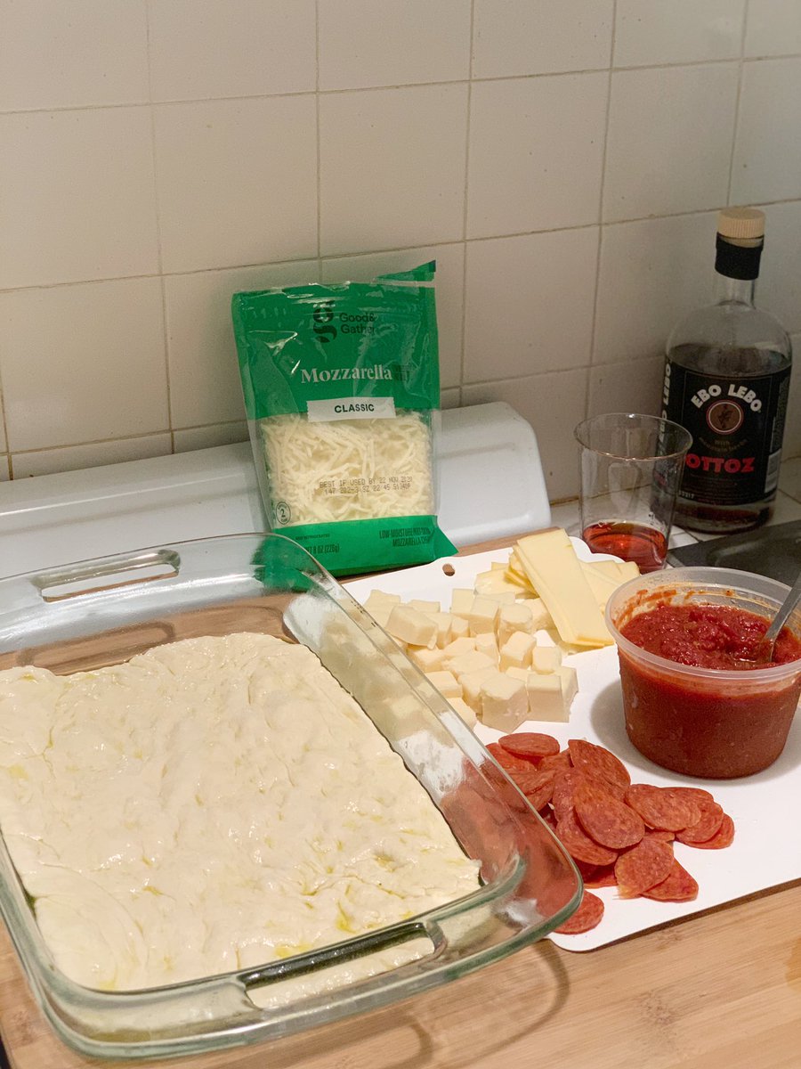 it’s detroit style pizza night (feat. a reminder that I do all this cooking& baking in a kitchen without counters and use cutting boards as prep surfaces)  #humblebragdiet