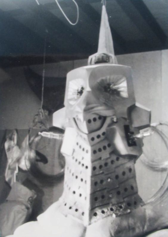 これだけ複雑なデザインを忠実に立体化した、 高山良策さんの功績も