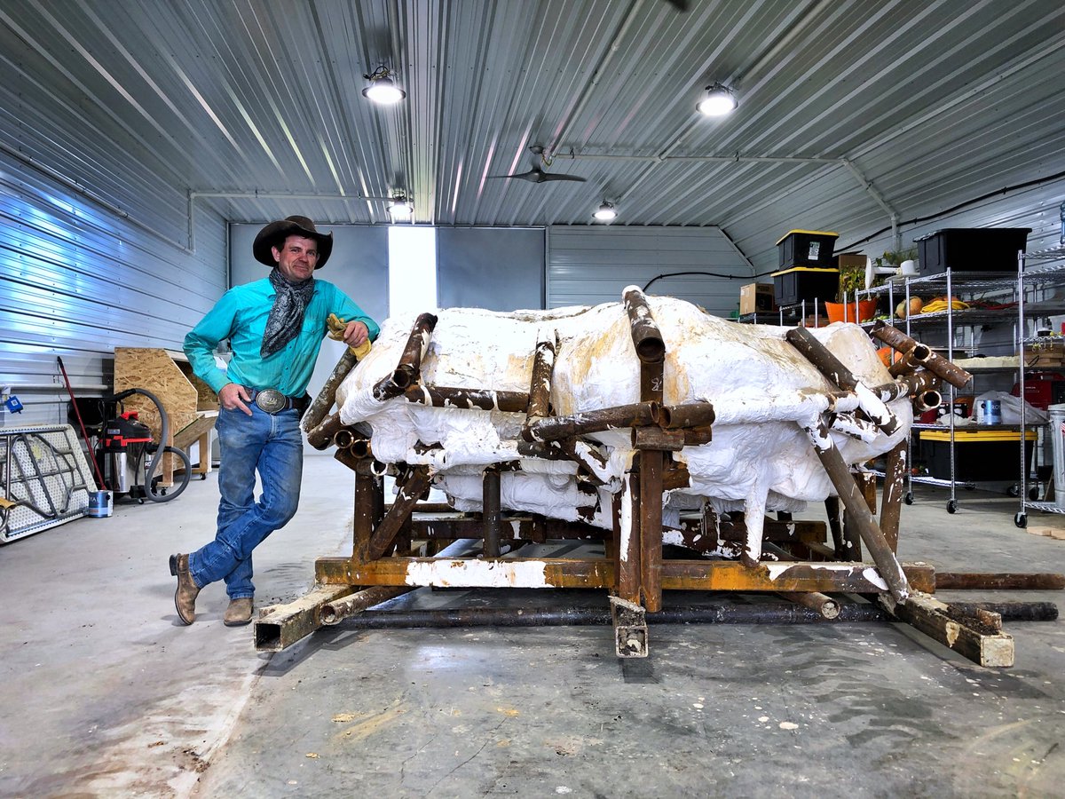 Getting the jacket to the lab is only half the journey to proving the existence of a new dinosaur. Check out #DinoHunters tonight on ⁦<a href="/Discovery/">Discovery</a>⁩