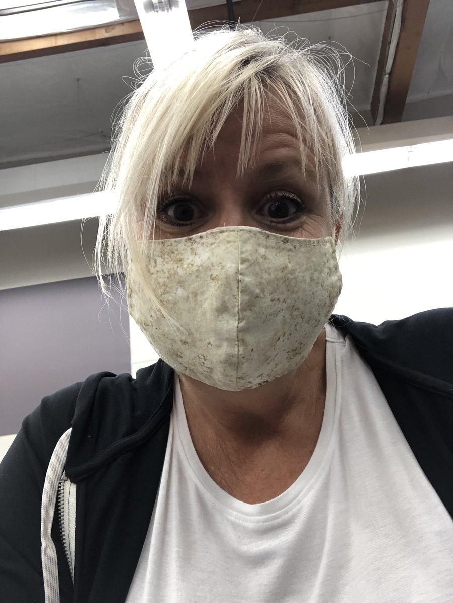 @AOSafetyUAL @AOSafetyUAL I wear a mask 😷 to protect my family, friends and co-workers-and keep us all safe!
#WhyIWearMyMask #SafetyWeOwnit #UnitedTogether