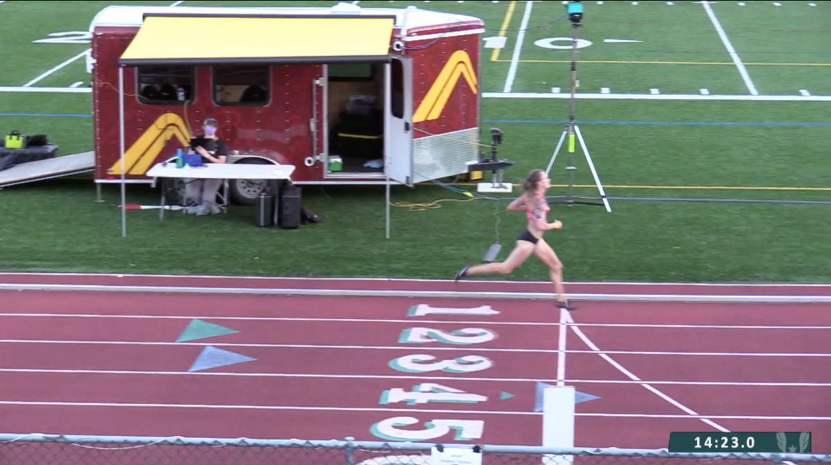 Shelby Houlihan smashes her own 5,000m American record in 14:23.92! Karissa Schweizer goes under the old record in 14:26.34!