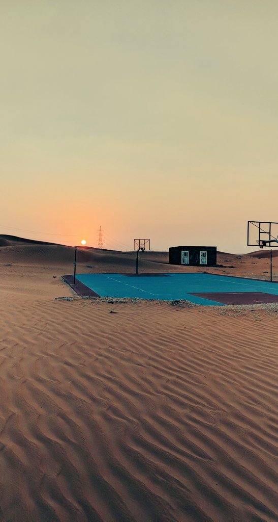 intermiIan's tweet photo. Basketball court  in Riyadh desert - Saudi Arabia @WorldWideWob https://t.co/MuTbBy1BAM