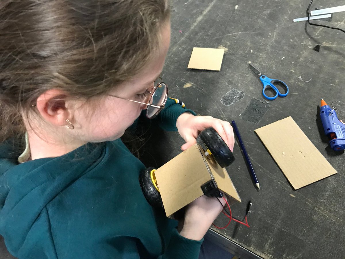 PlayfulKit à la gare saint sauveur de #Lille les 11/12/14 et 19 juillet pour vous faire découvrir la robotique ludique et créative. Atelier du 22 déjà complet😀
Hall B de 14h à 18h - gratuit 
<a href="/lillefrance/">Ville de Lille</a> 
<a href="/lille3000/">lille3000</a>