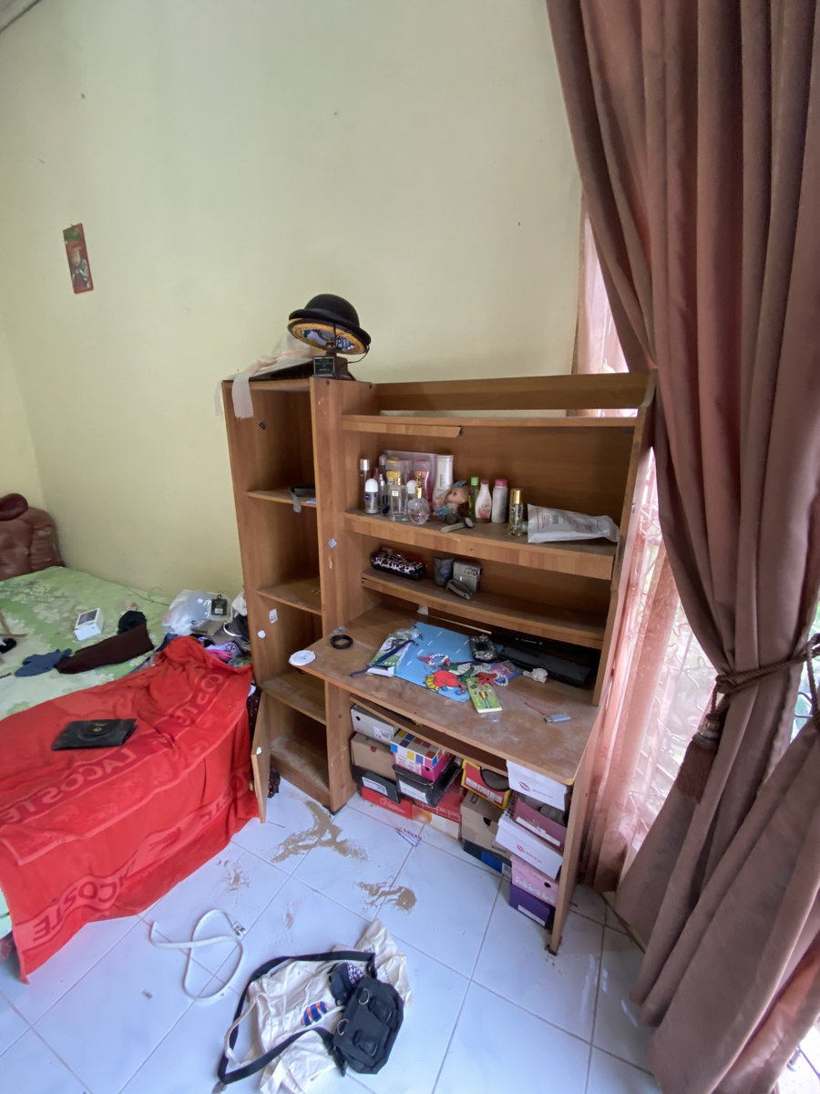 Btw untuk lokasi di Padang Pariaman, Sumatera Barat. *agak susah rasanya mencari perintilan yang minimalis di daerah Sumatera Barat.Oh ya, ini foto before nya :