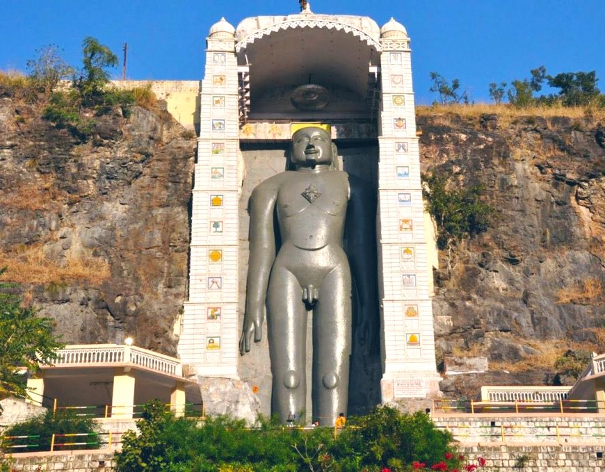 Vinayak в Twitter: &quot;T25 - Glory of Jainism ✨ Bawangaja is a huge complex comprising of 8 Jain temples built in the 12th-century. It houses an 84-feet megalithic statue — considered tallest