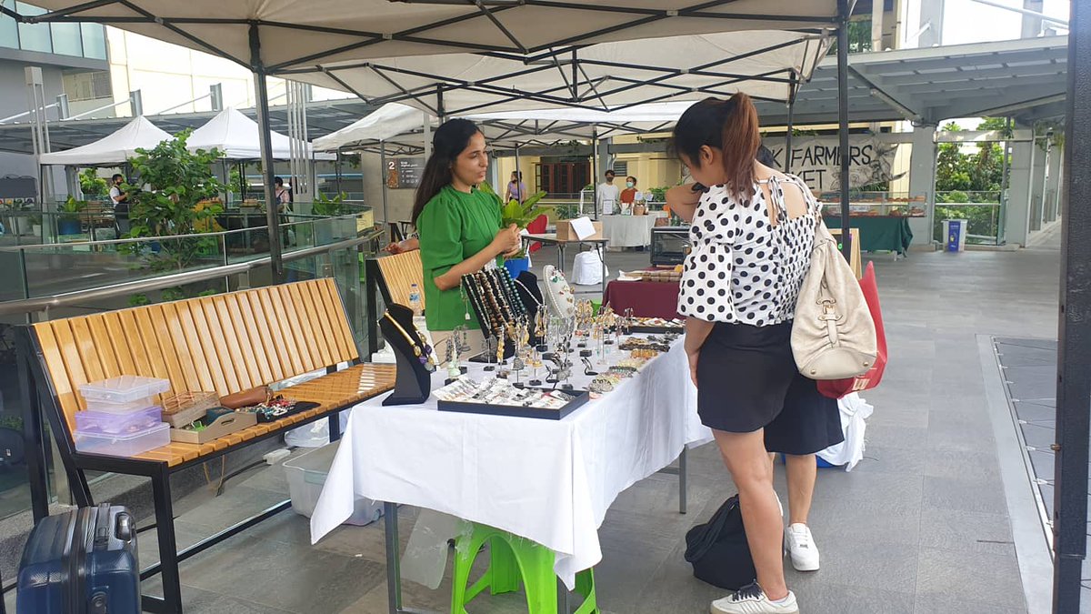 101TDPK's tweet photo. เริ่มแล้วน้าาาา Bangkok Farmers'market พบกับสินค้าออร์แกนิกมากมาย ให้ได้เลือกซื้อกัน ที่ชั้น 2 Sky line @ 101 True Digital Park ห้ามพลาดนะคะ 😊 https://t.co/UgEWo7dQlr