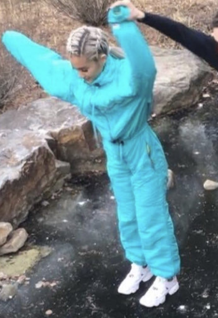 ariana grande being the tiniest person; a thread