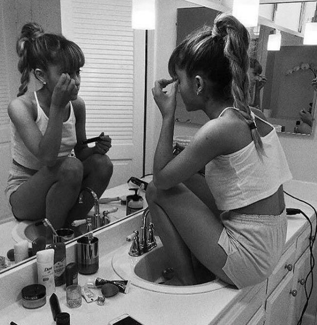 ariana grande being the tiniest person; a thread