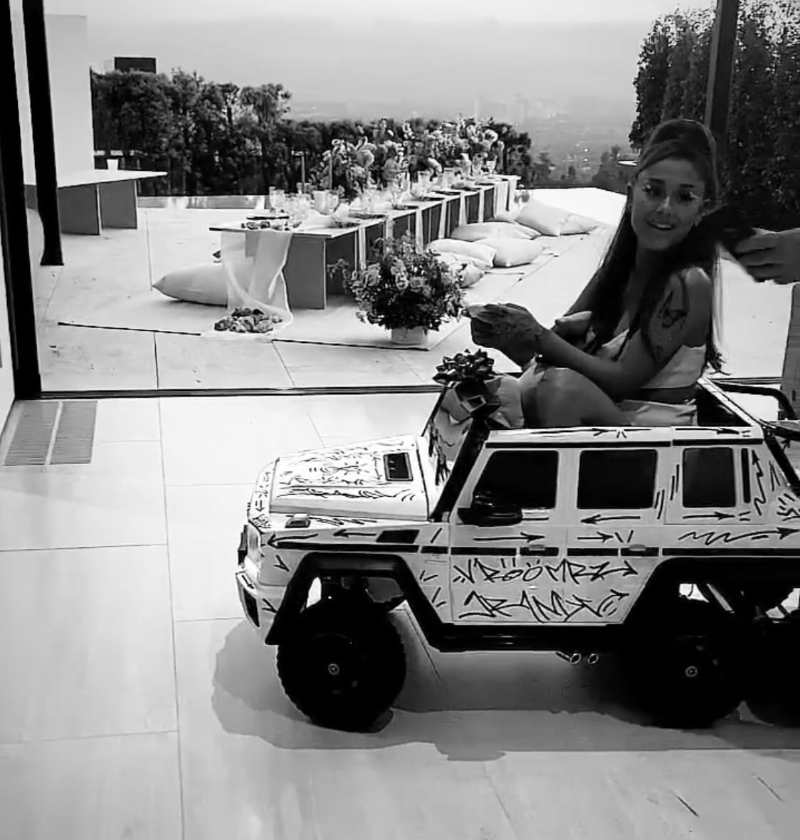 ariana grande being the tiniest person; a thread