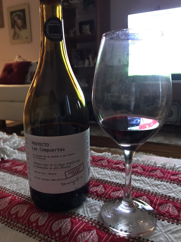 La noche lo pedía! Tremendo CF, tremendo el proyecto de las compuertas. Salu! 🍷 <a href="/DuriguttiWines/">Durigutti Winemakers</a>