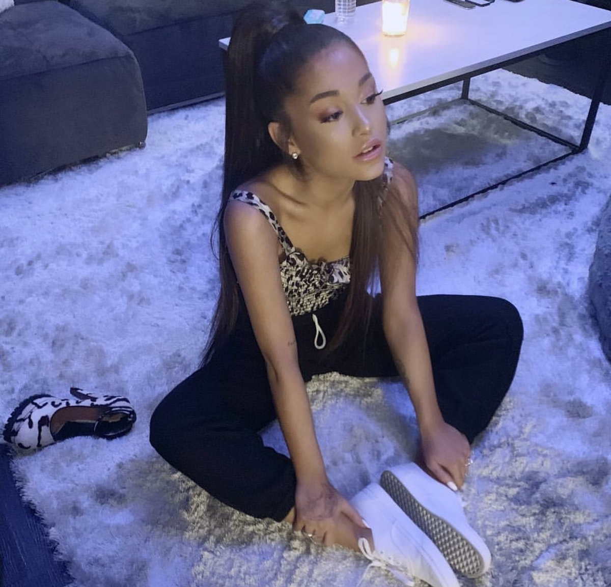 ariana grande being the tiniest person; a thread