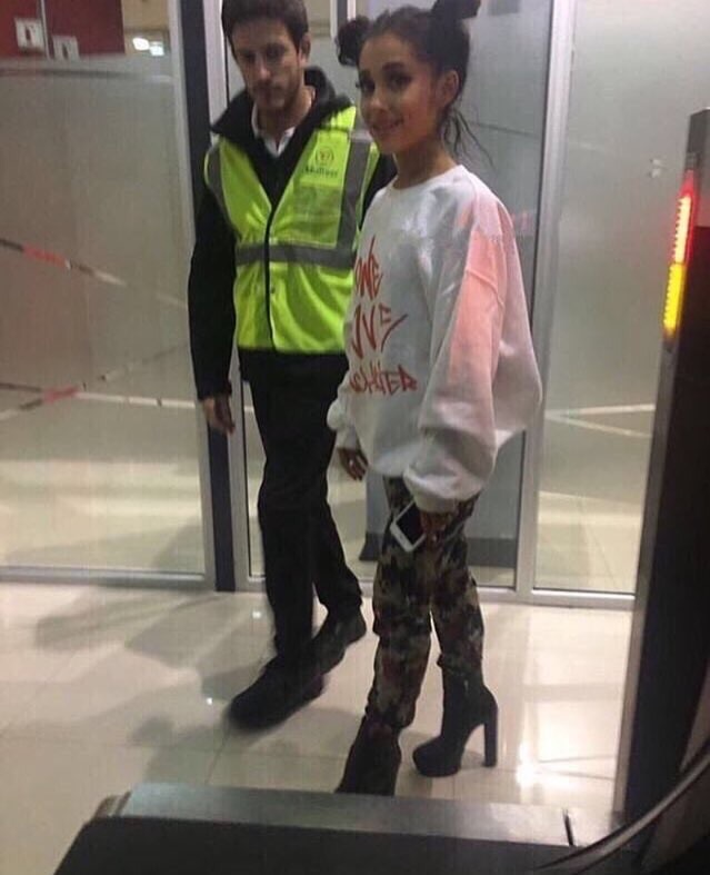 ariana grande being the tiniest person; a thread