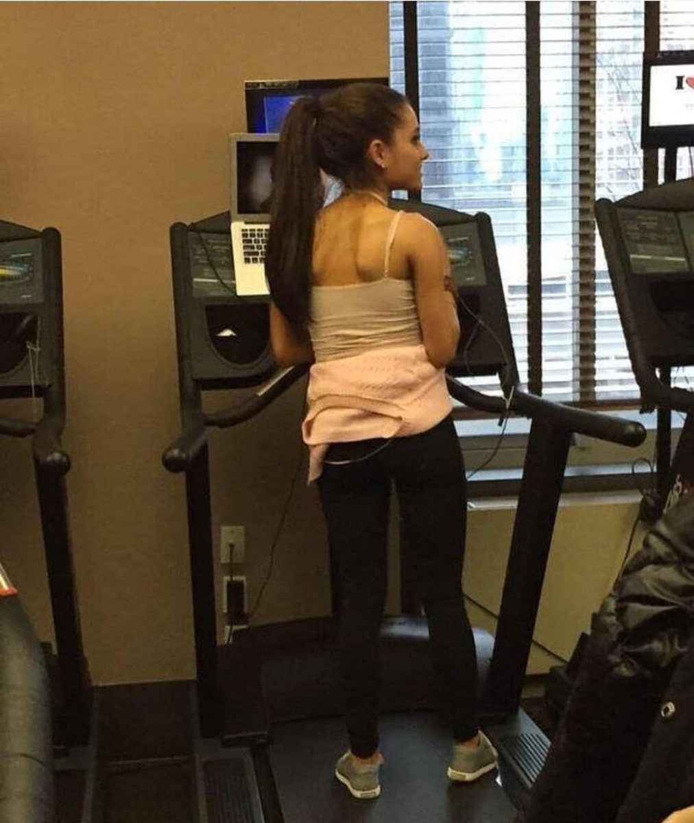 ariana grande being the tiniest person; a thread
