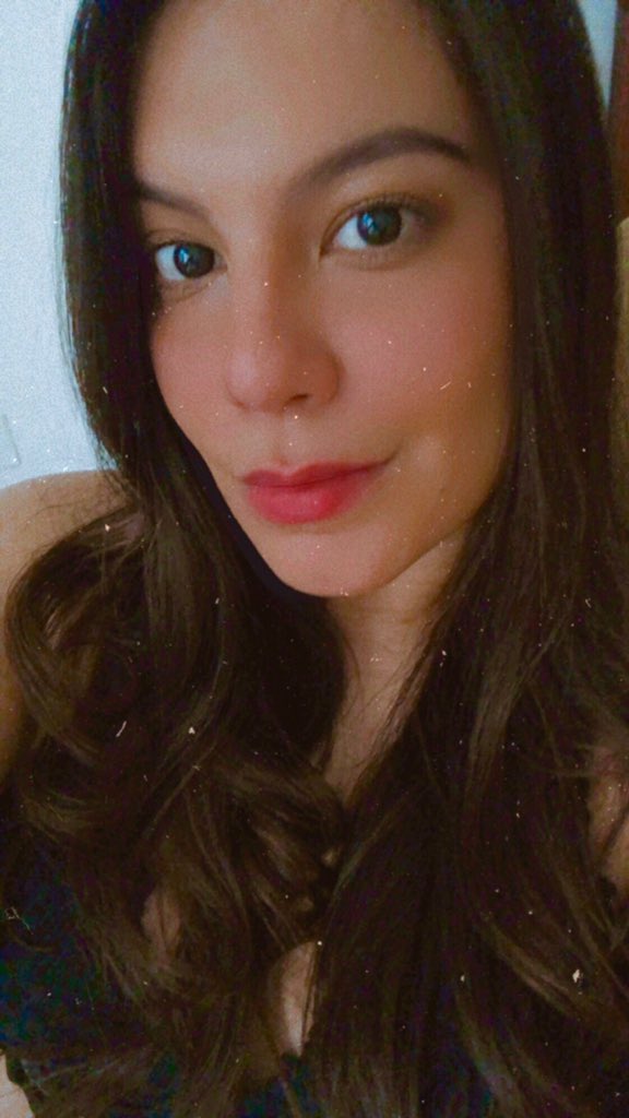 adricabrerac's tweet image. #fridaymode 💁🏻‍♀️