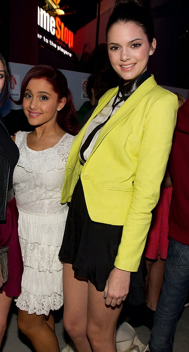 ariana grande being the tiniest person; a thread