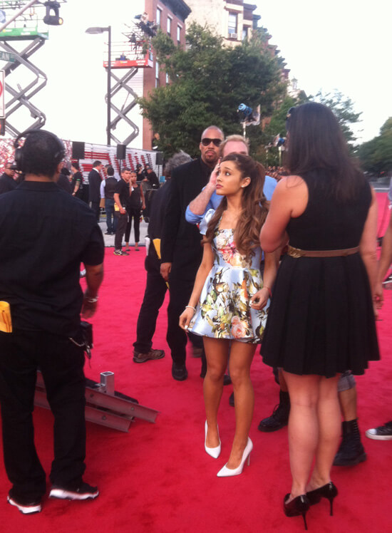 ariana grande being the tiniest person; a thread