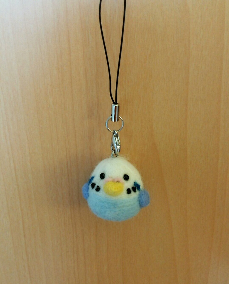 しらたま ハンドメイド オカメインコとインコのストラップ作りました ө ころんと丸い姿でかわいくできました 2羽隣同士で並ぶとよりかわいいね ハンドメイド 羊毛フェルト インコ オカメインコ 鳥 ハンドメイド好きな方と繋がりたい