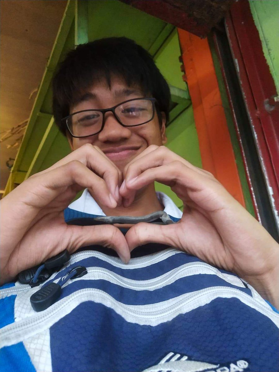 hoYfreSneL's tweet photo. kapag nagkatinginan kayo ni crush: https://t.co/4q232OfDqW