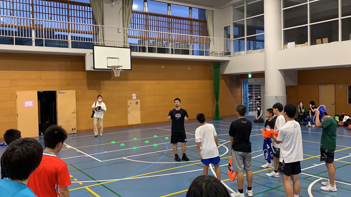 広島ドラゴンフライズ On Twitter 広島ドラゴンフライズスクールu 18クラスに 田方ac がゲストコーチとして参加しました 考える 判断する をテーマに スクール生も一生懸命チャレンジしていました トップチームのacから多く学べ いつも以上に充実した