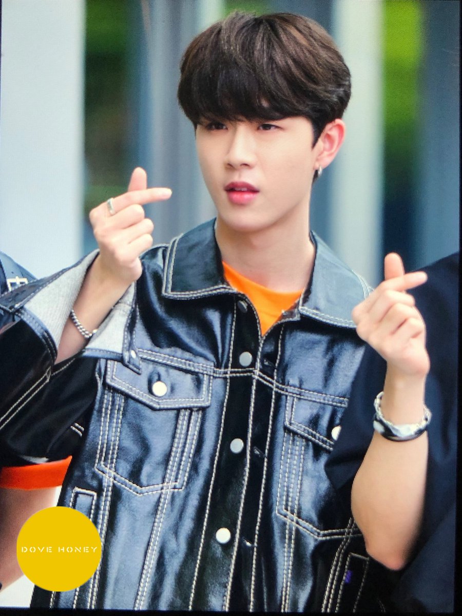 200711 음중 #동현 🍯

👋ʕ•ᴥ•ʔ💛
#DONGHYUN #ドンヒョン
#골든차일드 #GoldenChild #ゴルチャ 
<a href="/Hi_Goldenness/">GOLDEN CHILD</a>