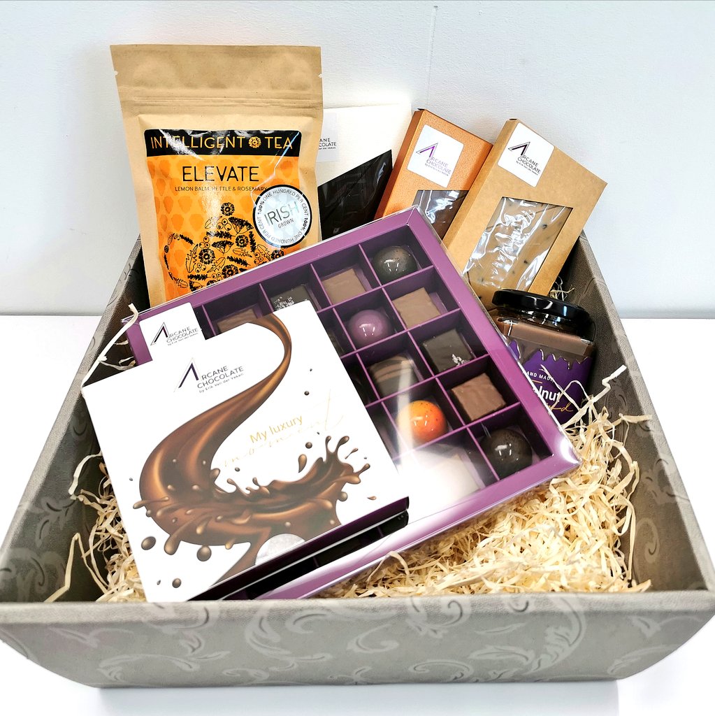 Remember those 'Death by chocolate' cakes? Amateur stuff, this is what real death by chocolate looks like 😜🤤.
Hamper with the complete range of Arcane Chocolate products and tea from <a href="/intelligent_tea/">Freda Wolfe</a> 🍵🍫🍫

Message me for info on hampers 😊
arcanechocolate.com