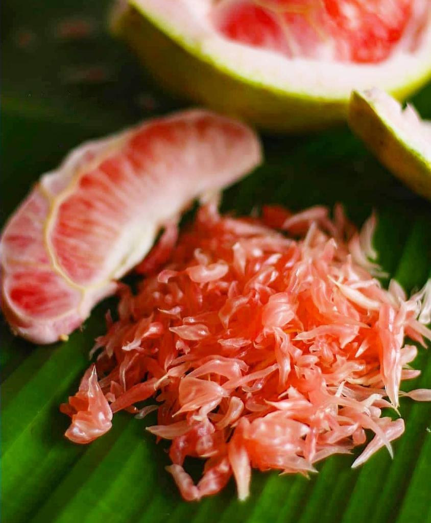 Have you ever tried this fruit?! Absolutely delicious! Chakotra/ Chakota/ Pomelo..A much neglected member of the Citrus family, this is one of the best immunity boosting foods. It has a mild sweetness and makes for great salads, drinks, etc. 