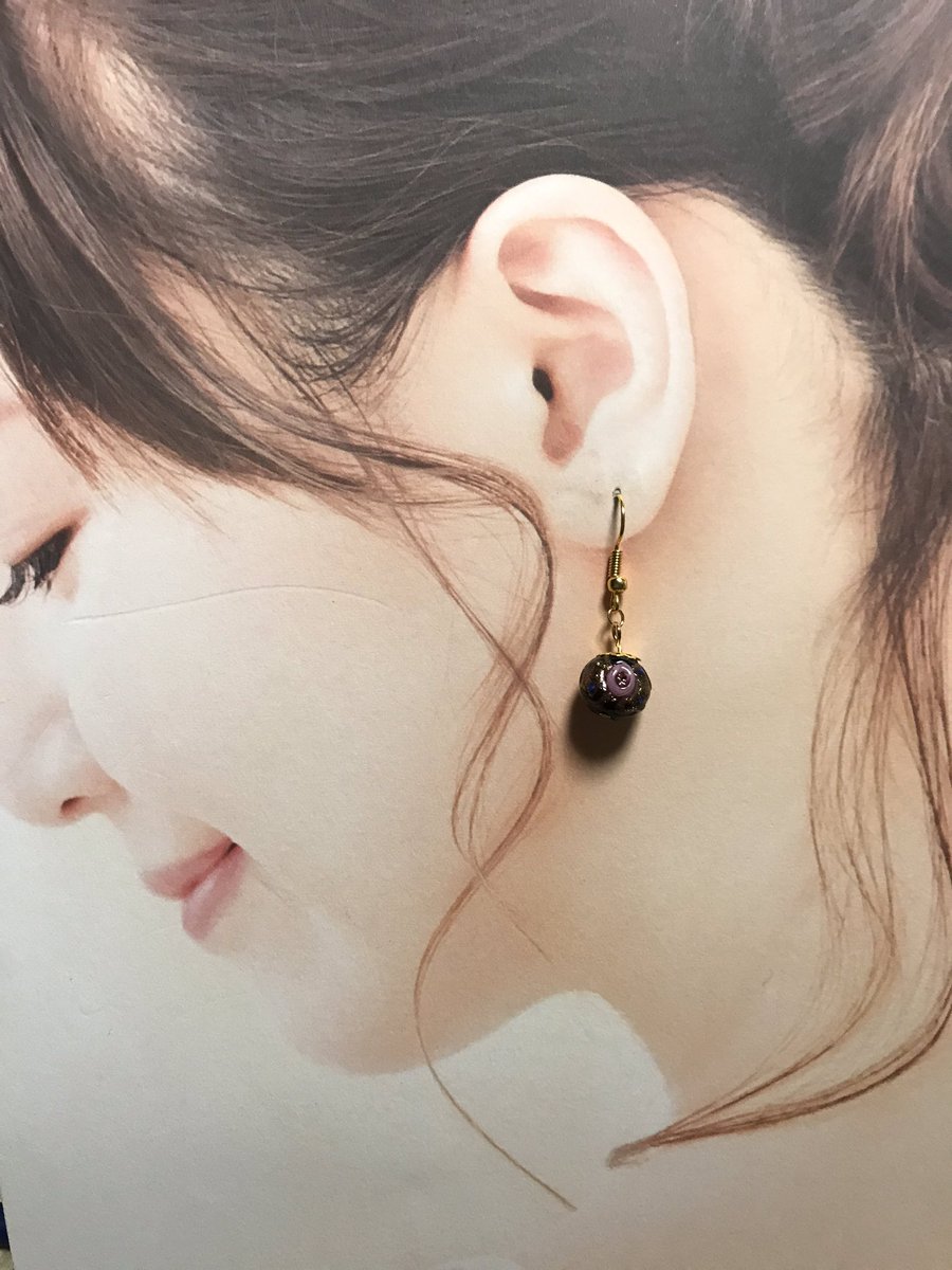 ハンドメイドピアス販売中