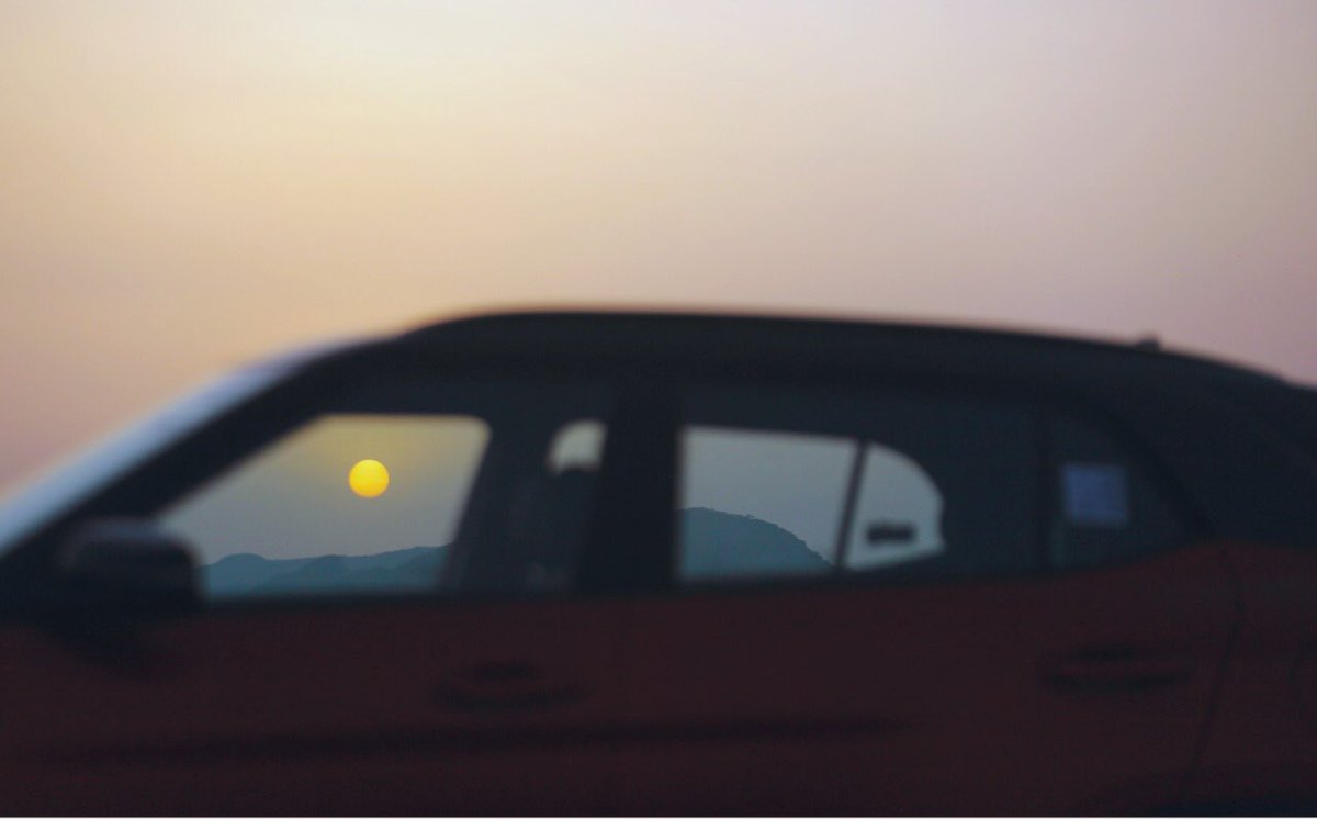 91wheels's tweet photo. We all know second Saturdayβs are for family, friends and watching favourite Netflix shows! But can you guess which car is this?
Hint - It shares its underpinnings with another popular SUV ;)
#guessthecar #sunset #suv #whatcar #whichcar #sunrise #91wheels https://t.co/75gQsUftwq