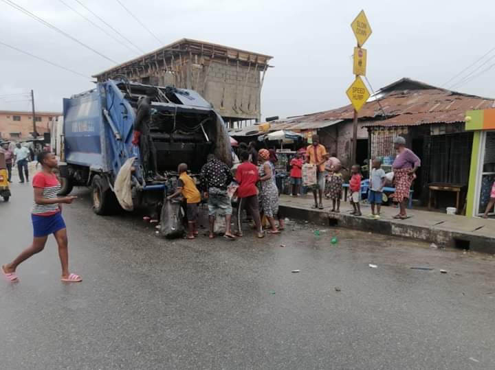 acmepluse's tweet photo. House to house waste collection at Alafia Ward, Apapa Iganmu LCDA.
Acmeplus Environmental Services LAWMA PSP Alafia Ward - (09/07/2020) https://t.co/hcLM9i5d0d