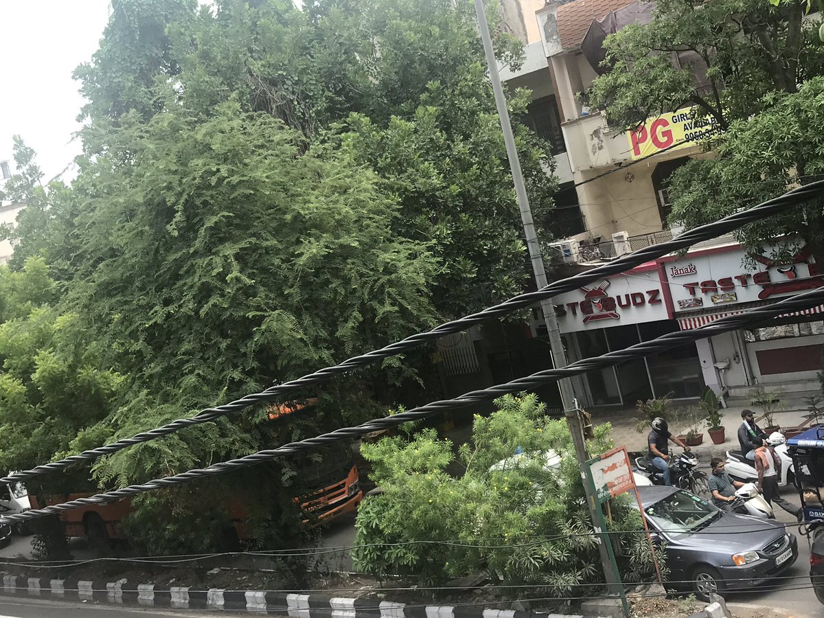 rahulrajpalnew's tweet photo. @ArvindKejriwal @raghav_chadha @msisodia @AAPDelhi DjB sewer work going on for over 90days causing chaos, noise and inconvenience to all, faith in government is lost. Disappointed with Delhi government. Janakpuri b1 dharam marg road. https://t.co/trvV3TXvfg