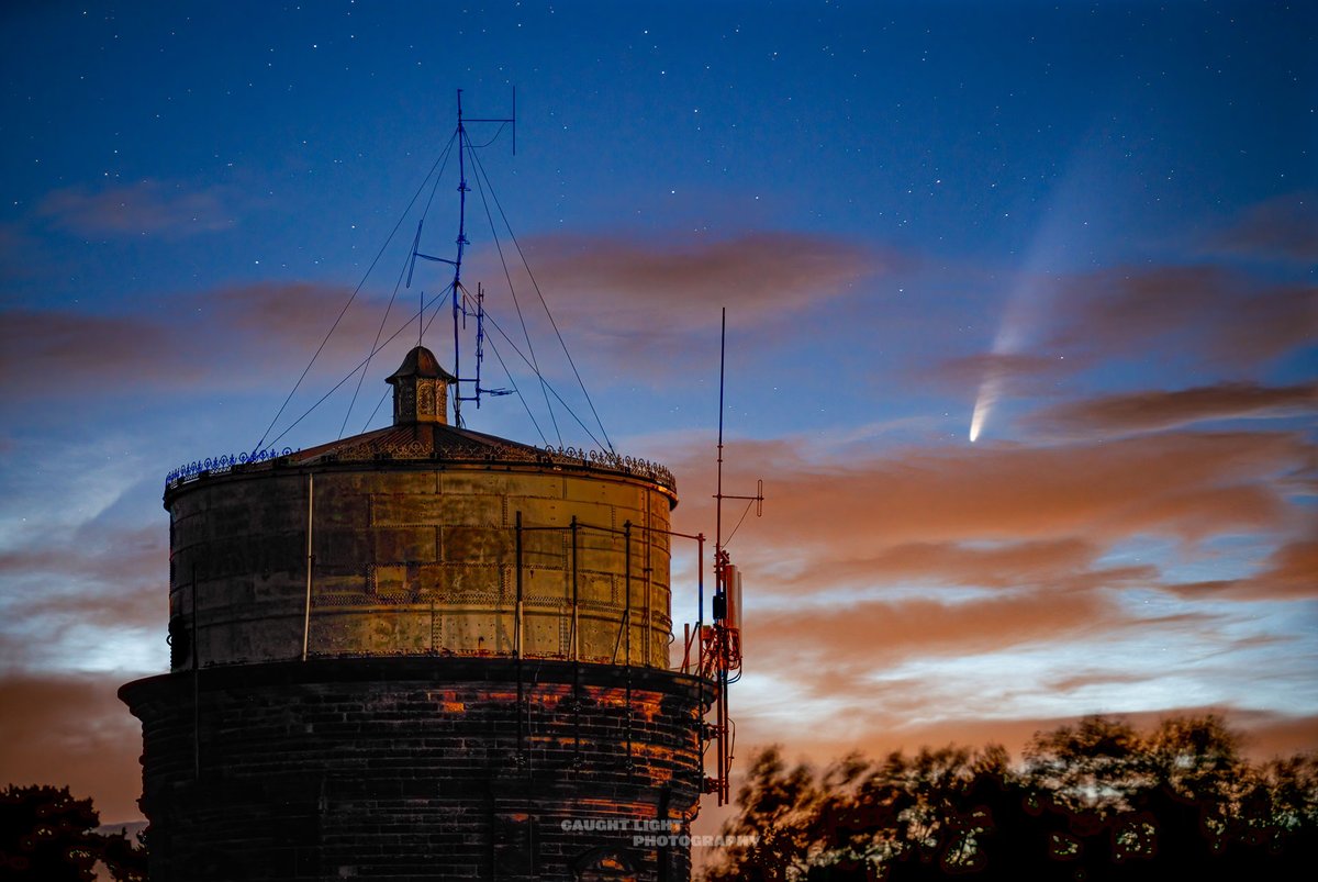 caughtlight's tweet photo. Comet Neowise over the @TotherTower in #Harrogate at 2:30am this morning.

The comet is visible without binoculars and is in the north-east sky in the early hours.

@HgateAdvertiser @Strayfm @thestrayferret @Harrogate_News @VisitHarrogate @MoreHarrogate @HarrogateAstro @moreRipon https://t.co/N8H8xQNYAR