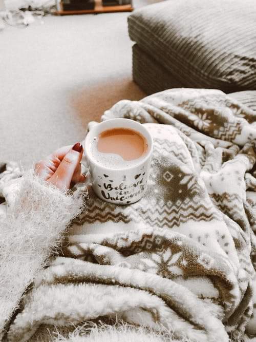 Eskom_SA's tweet photo. Keep cosy without wasting energy this winter. Think before you switch on a heater. Let's be #EnergyEfficient and #UseElectricitySmartly https://t.co/2mwamSYN0S