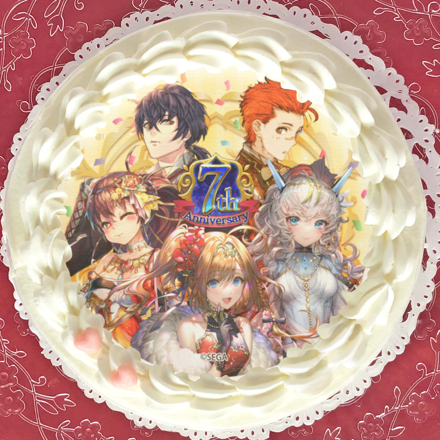 チェインクロニクル公式 7周年を記念し新グッズが登場 7th Anniversaryを記念した第3部主人公たちの華やかな姿のプリケーキが登場 さらに主人公を含む義勇軍キャラクターのカップケーキや 第3部主人公のちびキャラのプリマカロンも お求めは